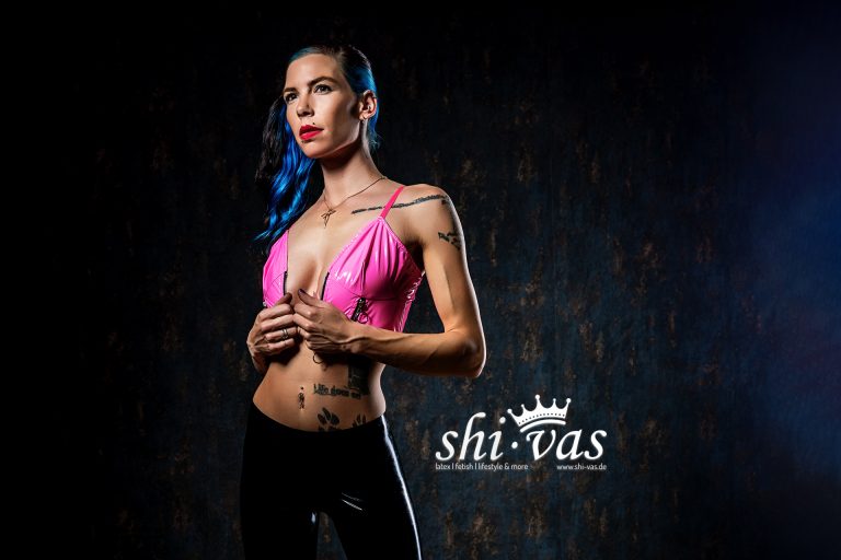 the pink zipper-top, Teil 02