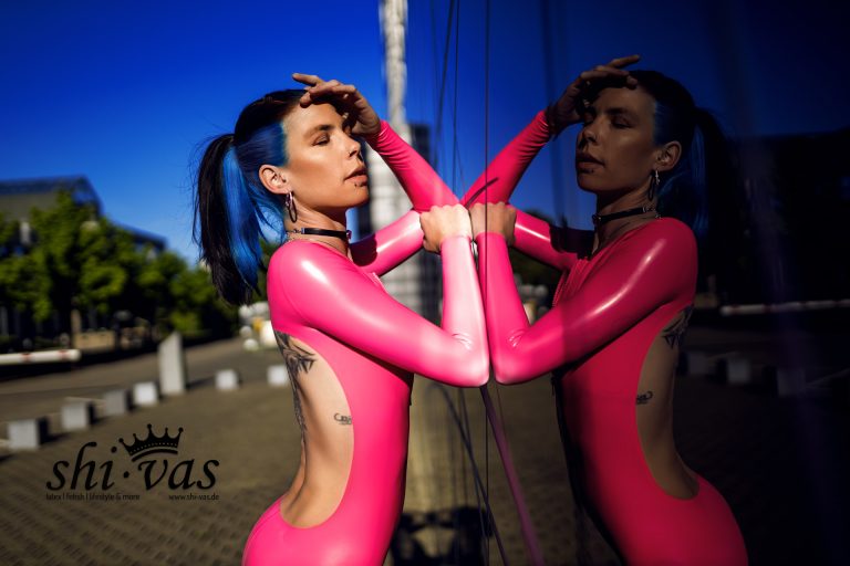 the pink catsuit, Teil 03